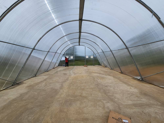 Energiezuinige droge kas met ventilatie voor gecontroleerde drogen van groenten en kruiden
